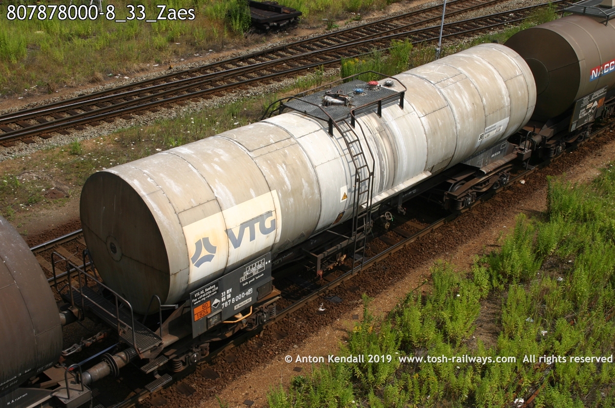 807878000-8_33_Zaes.jpg